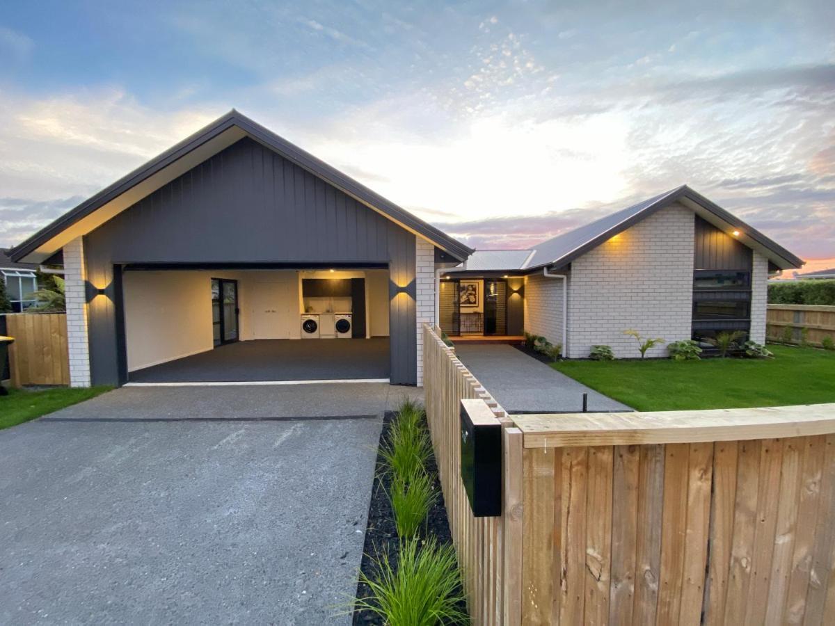 Luxury Villa, Central, Golf And Cafes - By Kosh Bnb Hamilton Esterno foto